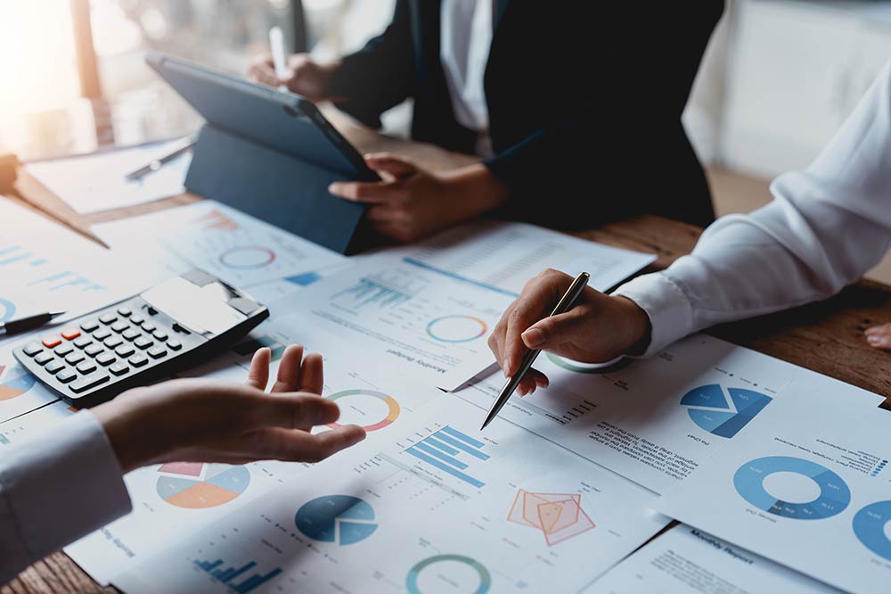 Avance Accounting, financial analysis and reporting, comprehensive bookkeeping services, payroll management, tax preparation